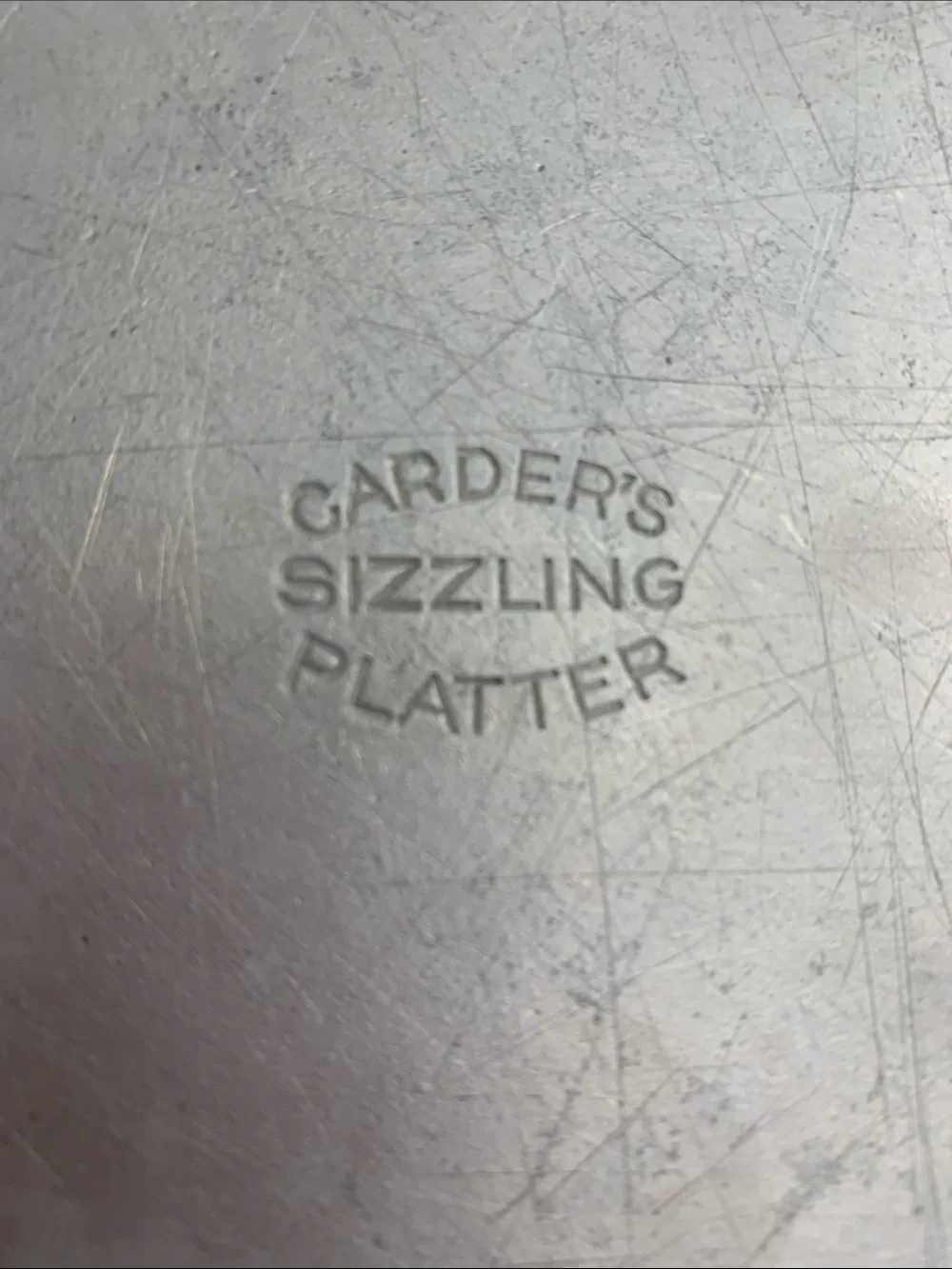 WOWOW - Wagner Ware 2 Carder's Sizzling Steak Platters + 8 new Knives = 10 pcs